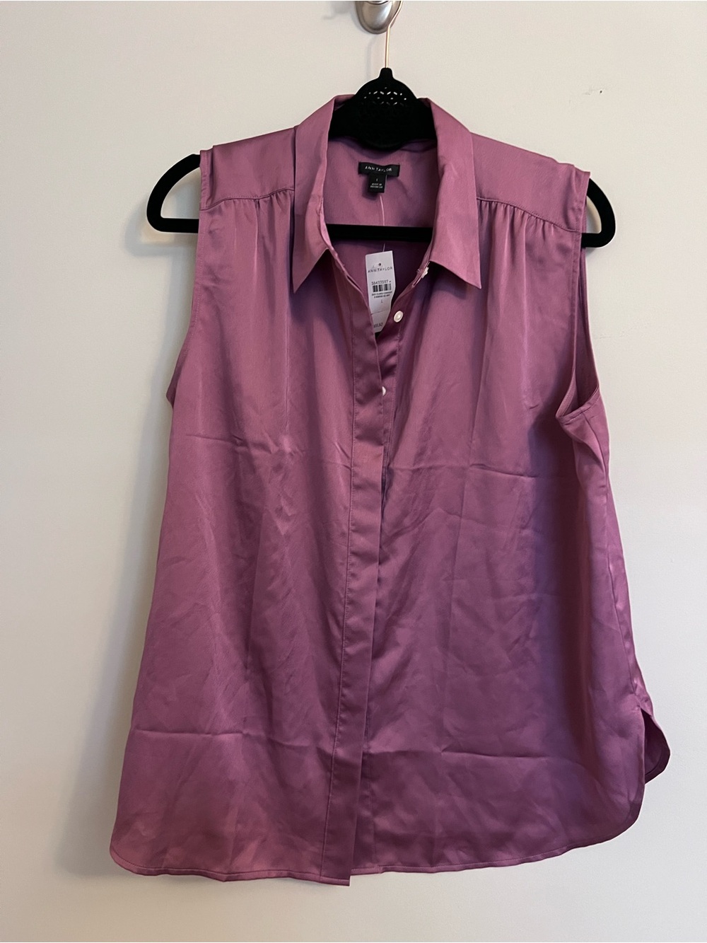 Ann Taylor NWT Sleeveless Button-Front Blouse in Mauve